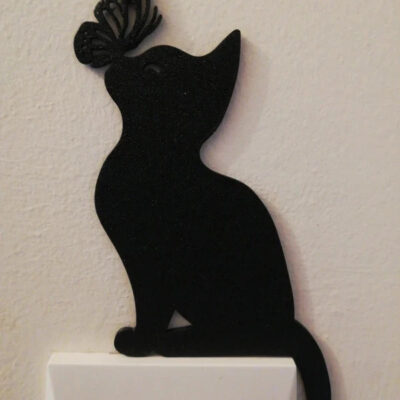 Chat jouant avec un papillon – décoration murale 3D pour interrupteur, création artisanale Figura3D