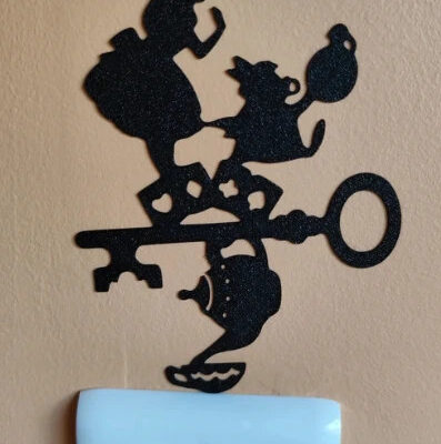 Décoration murale Alice au pays des merveilles – silhouette noire 3D d’Alice et du Chapelier Fou par Figura3D