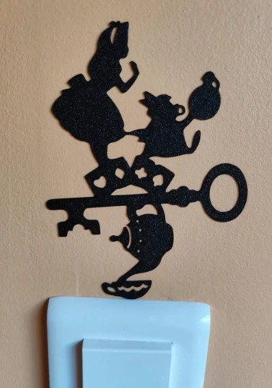 Décoration murale Alice au pays des merveilles – silhouette noire 3D d’Alice et du Chapelier Fou par Figura3D