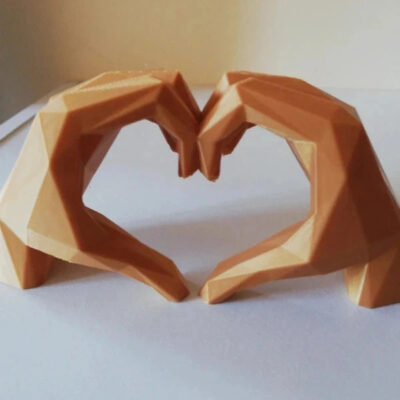 Deux mains stylisées formant un cœur – décoration moderne dorée 3D Figura3D